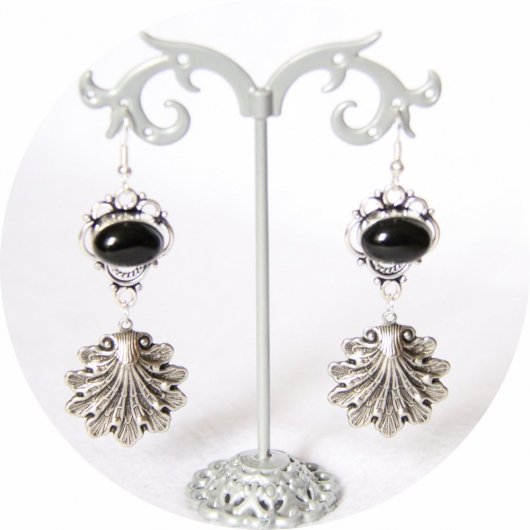 Boucles d'oreilles rétro baroque noires avec pampille coquillage argenté