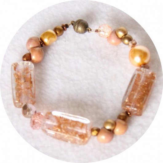 Bracelet rose cuivre en perles de verre et nacre Swarovski