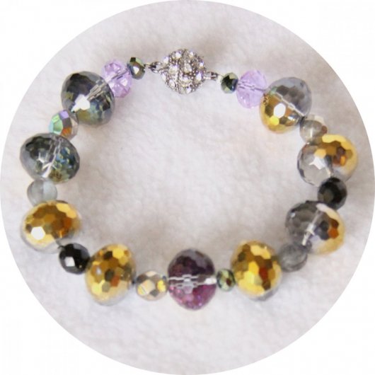 Bracelet gris argent doré et violet en perles