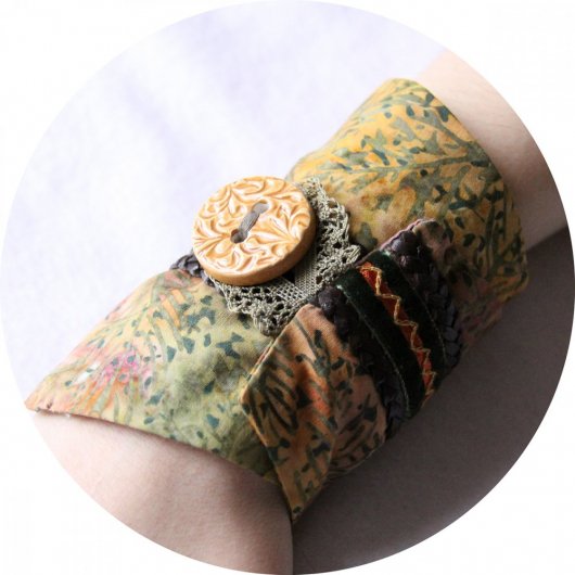 Bracelet manchette en tissu batik aux couleurs d'automne