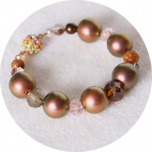 Bracelet rose cuivre en perles de nacre et cristal