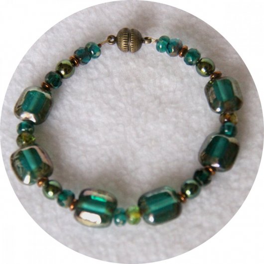 Bracelet vert en perles de Bohême