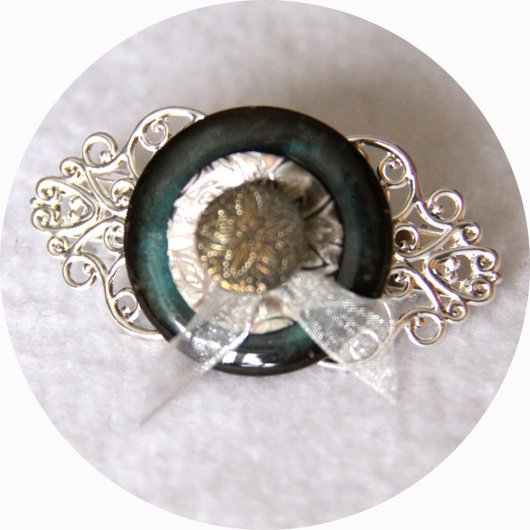 Petite barrette boutons nacre turquoise et argent longueur 5cm